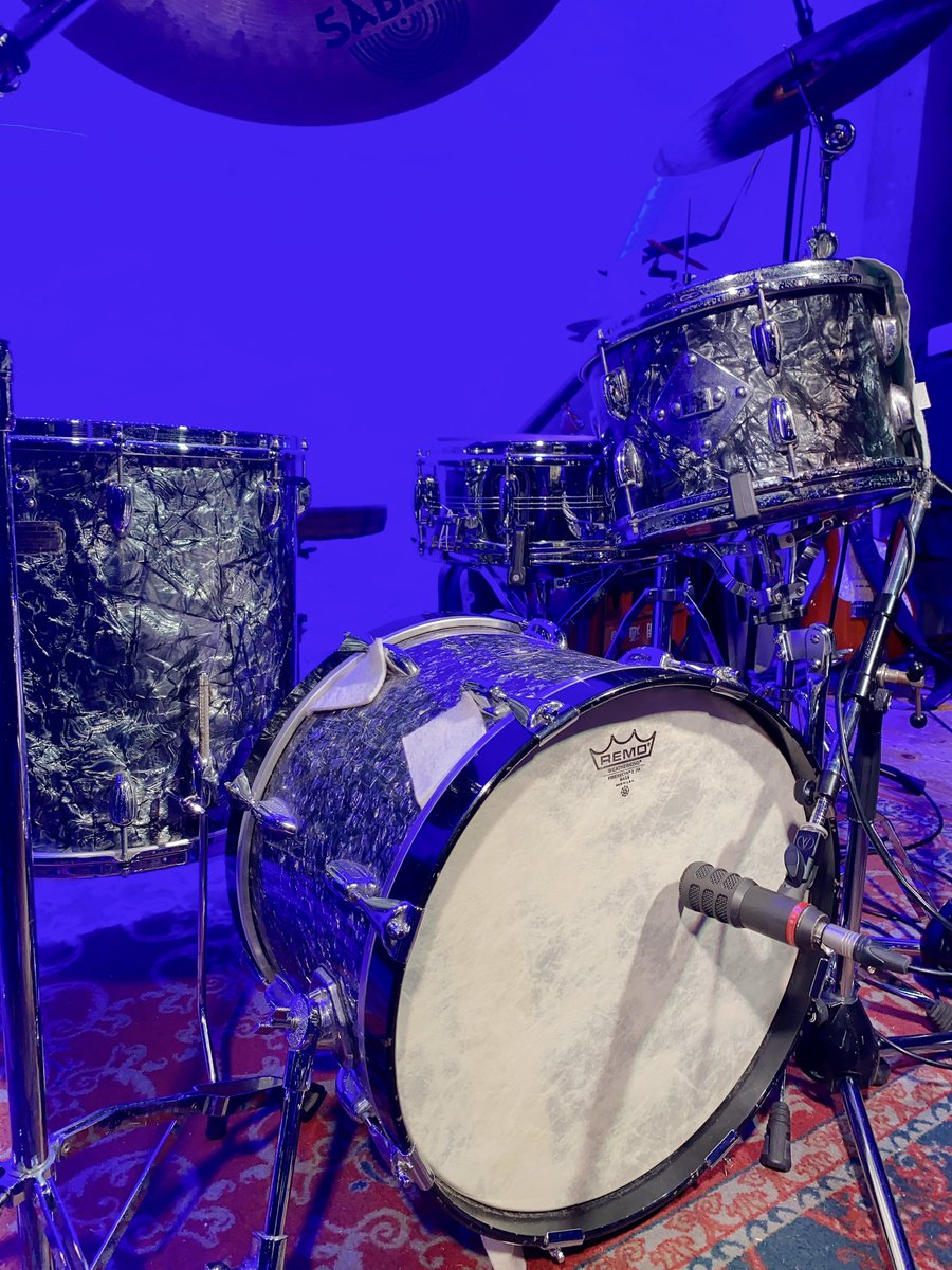 shindo_yuta's tweet photo. ライブ会場のヴィンテージ・スリンガーランド、めちゃ気持ちいい音🥁音がいいは正義🕺🏻 https://t.co/bteDwHTeI9