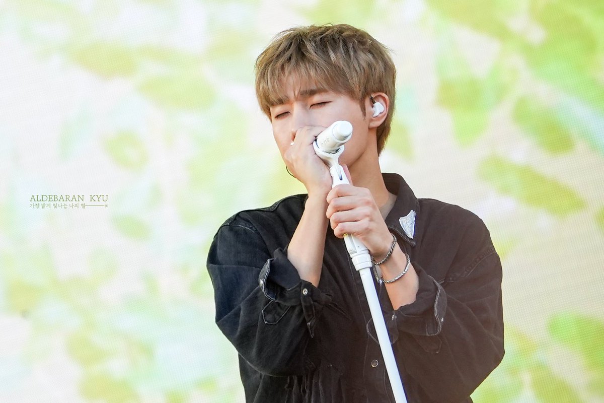 aldebaran_kyu's tweet photo. 231009 #성규 #sungkyu

성규의 첫 페스티벌❤️
무대도 찢고 내 고막도 찢고🥹
오늘도 고맙고 사랑해🫶🏻 https://t.co/GF3tGTpQaG