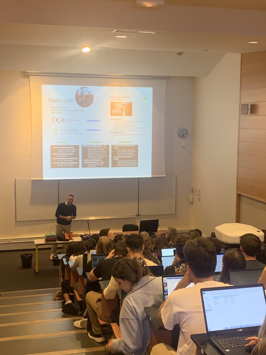 IAEAngers's tweet photo. Tendances #consommation, marques... Ce matin nos master 1 Marketing Vente et master 2 Chef de produit responsable ont assisté à une #conférence animée par Fabien Durif, directeur de l'observatoire de la consommation responsable 🍀
#espritIAE #UAresponsable https://t.co/0vU8vHHuIV