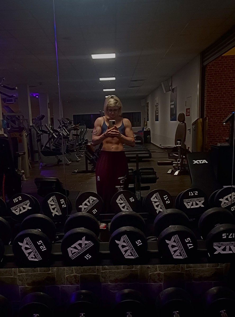 AkikoYuOfficial's tweet photo. Eine lange Dürre wurde gesichtet 💨

#nomuscles #musclequeen #muscleup #musclemodel #musclegirls #musclephotos #bodybuildingwomen #bodybuildinggirls #bodybuildinglife #bodypositive #bodygoals #bodytransformation #wachstum #gymgirl #gym #gymjunkie https://t.co/6zR7sTjejJ