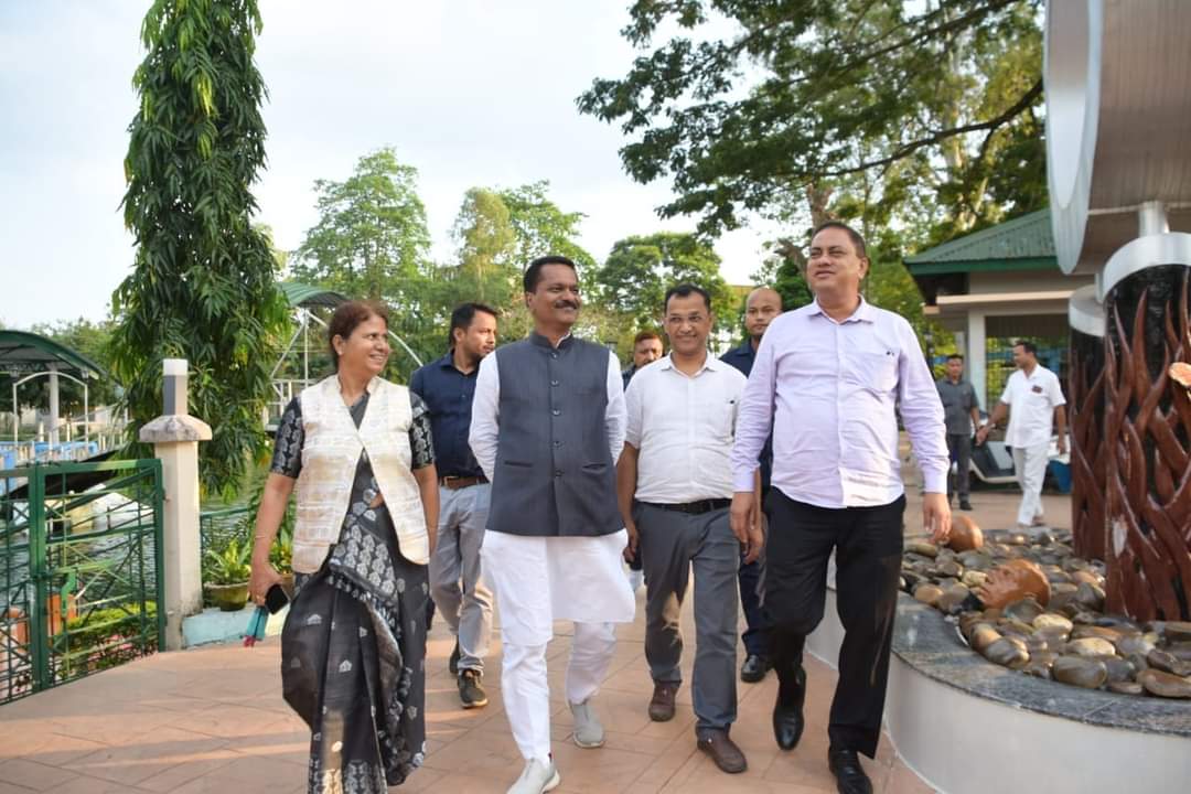 Hemanta85031469's tweet photo. #HappyInauguration
Cabinet Minister Hon'ble Shri @TheAshokSinghal inaugurated several roads sanctioned under CIDF in Golaghat constituency today in the presence of local MLA and Popular Minister Hon'ble Smt. @AjantaNeog mam.
@himantabiswa
@BJP4Assam https://t.co/EXb03h0zFW
