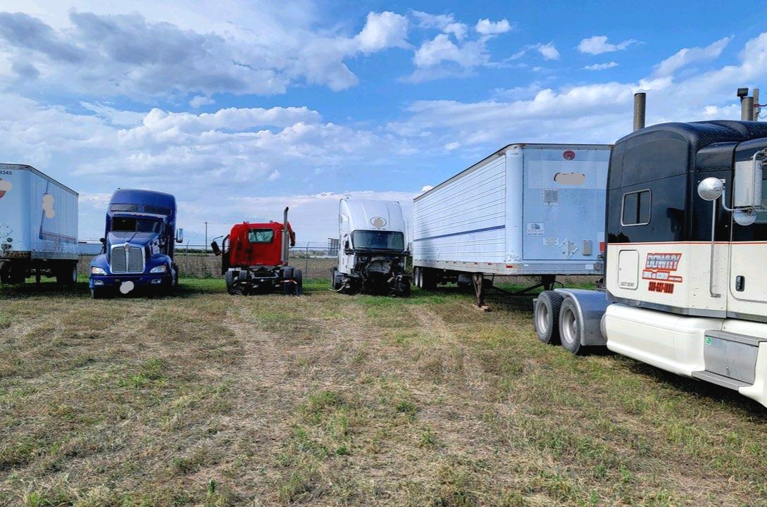 Big shoutout to <a href="/KearneyTowing/">KearneyTowing</a>  and <a href="/DowhyTowing/">Dowhy Towing </a>  for assisting with the set-up of our Advanced Post-Crash Inspection course held in Kearney last week. Also, thank you to Coach Masters for donating a bus and Andersen Wrecking for donating a truck for our students to inspect.