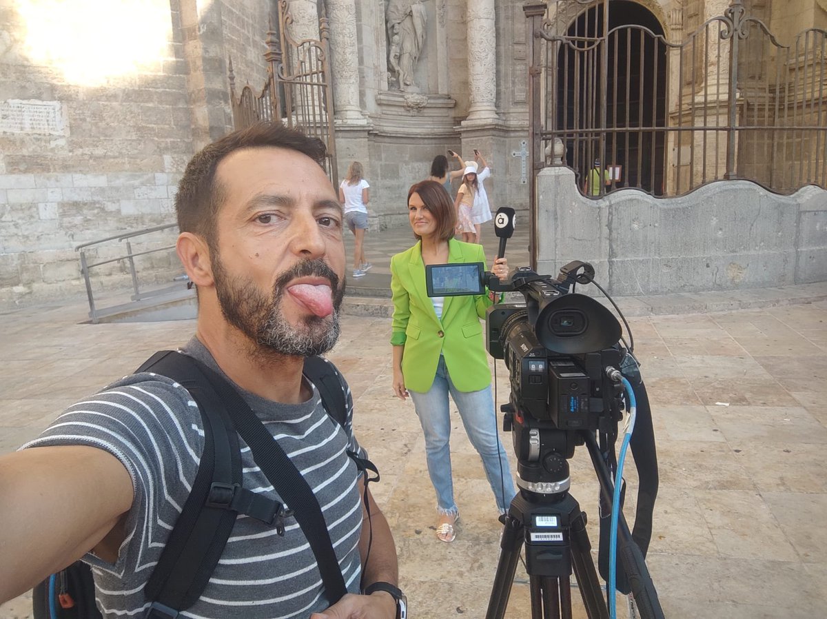 Dilluns de festa amb sabor a Domingo. Que gran eres, company, i quines rises compartim, <a href="/jdiumenge/">Jose Luis Domingo</a> 

<a href="/apuntnoticies/">À Punt NTC</a> #9doctubre