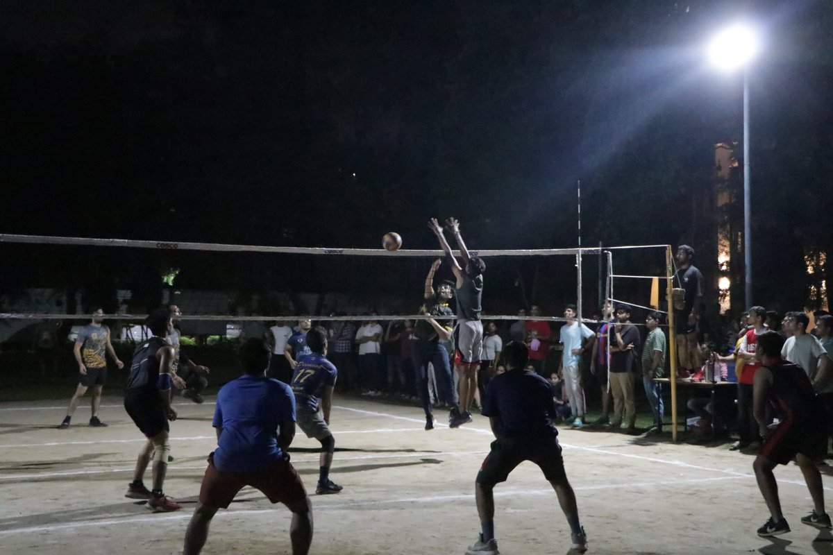 IMTGhaziabad's tweet photo. The seniors emerged victorious with a 5-4 lead, with the juniors inching in close, making the tournament a show of exemplary competitive spirit and sportsmanship.
#IMTGhaziabad #SportsCommittee #SportsTournament #IMTG #Football #Cricket #Badminton #Basketball #Volleyball https://t.co/8xsXhEQdbg