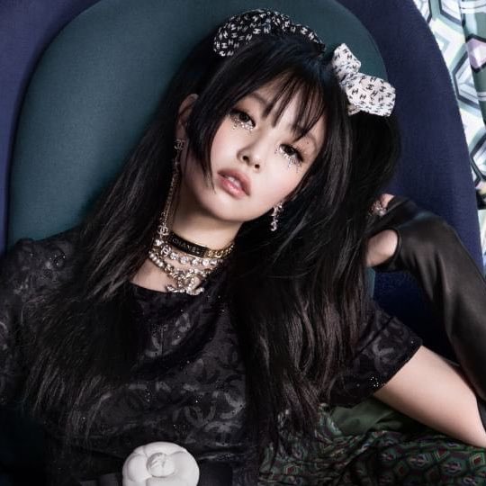 sqrvsl's tweet photo. this jennie                         w/ this wonyoung https://t.co/LC2w4nt0Rp