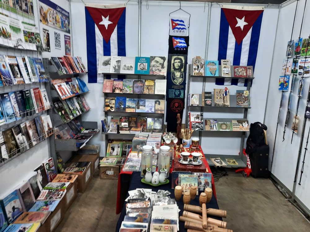 CITMATELOficial's tweet photo. 📚Presente #EdicionesCitmatel en la Feria Internacional del Libro de Monterrey. 
📌 Variadas propuestas de contenidos cubanos para interactuar con autores, editoriales y lectores del continente. 
Visítanos en el STAND 125.
@FeriaLibroMty
#FILMTY2023
#LibreriaVirtualCuba https://t.co/0roBDG8v5P