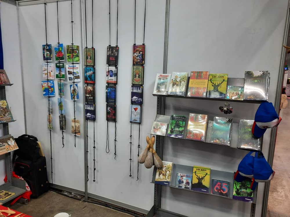 CITMATELOficial's tweet photo. 📚Presente #EdicionesCitmatel en la Feria Internacional del Libro de Monterrey. 
📌 Variadas propuestas de contenidos cubanos para interactuar con autores, editoriales y lectores del continente. 
Visítanos en el STAND 125.
@FeriaLibroMty
#FILMTY2023
#LibreriaVirtualCuba https://t.co/0roBDG8v5P