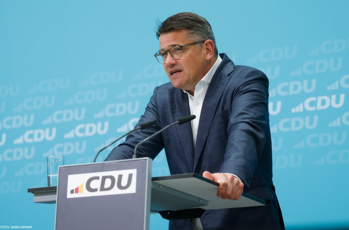CDU's tweet image. Ministerpräsident @BorisRhein_cdu sagte zum klaren Wahlsieg bei der #LTWHE23: "Ich bin glücklich, dass das, was wir von Anfang an als Strategie hatten, aufgegangen ist. Wir sind geschlossen aus Überzeugung und überzeugt geschlossen in den Wahlkampf gegangen.“