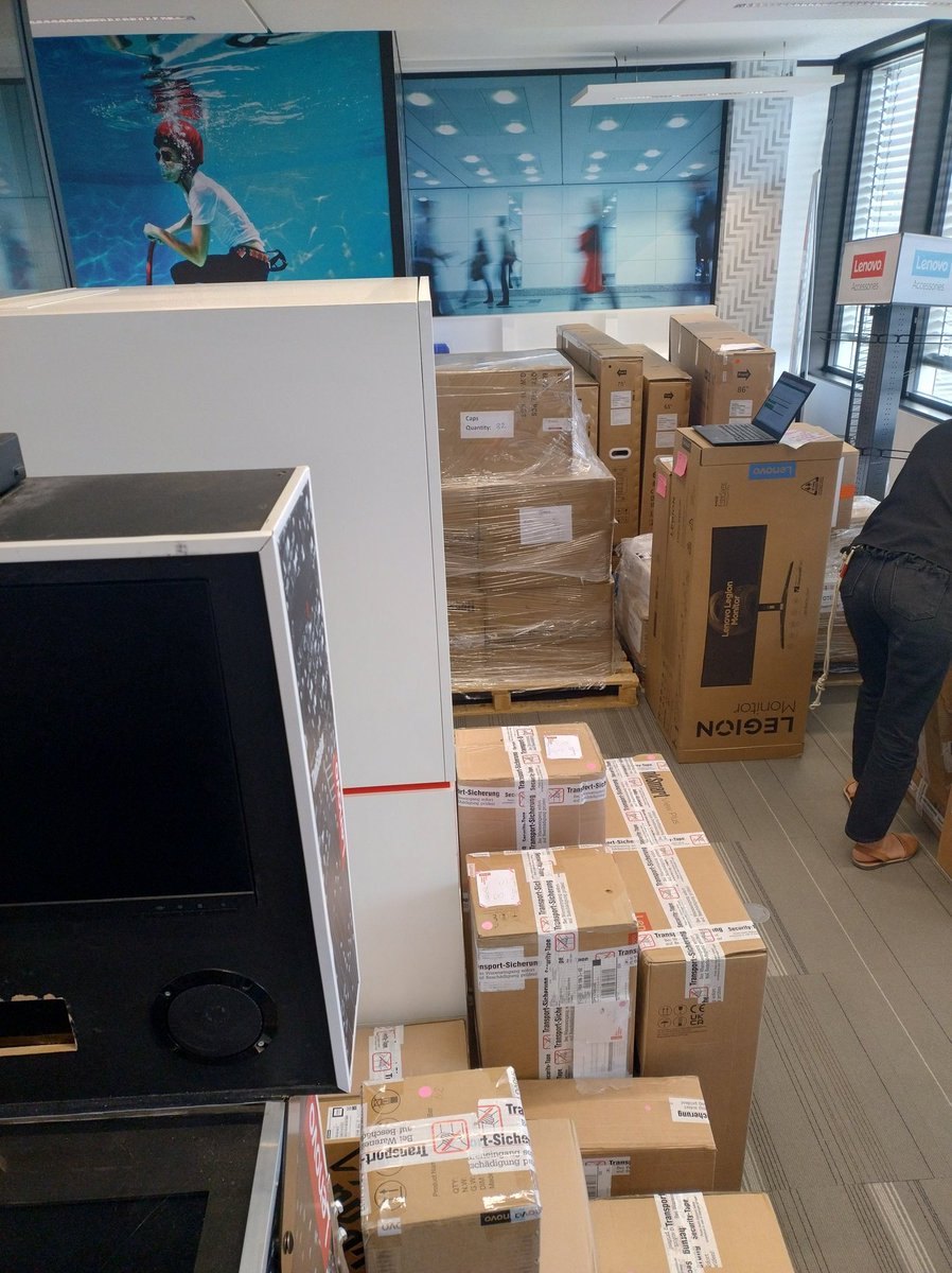 Dans les cartons pour le #LenovoSIT23 .... On vous prépare un showroom gonflé d' d'innovations !