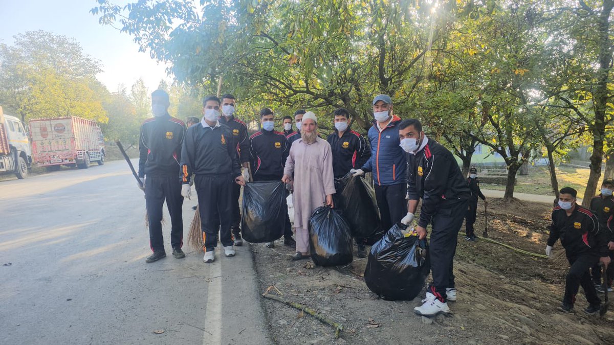 ManzoorbhatBhat's tweet photo. Clean India, Green India: Swachh Bharat Abhiyaan
#SpecialCampaign3
#SwachchaBharat https://t.co/HR2vybxCMW