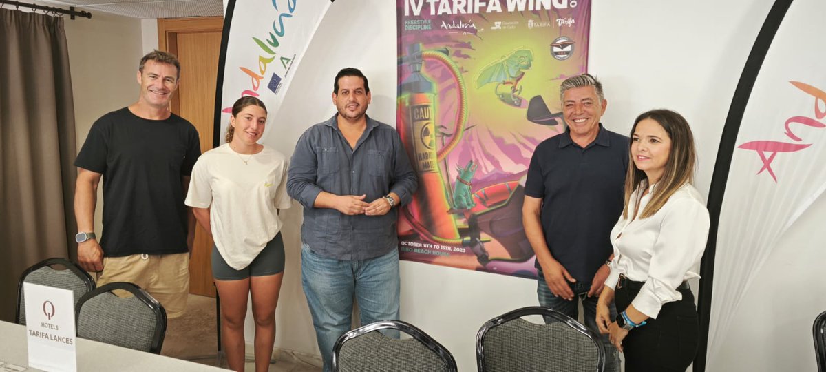 JuntaCG's tweet photo. 🏄♀️@jorge_vazquez4 (@TurismoAND) asegura que la IV #TarifaWingPro pone en valor la marca #Tarifa y "contribuye a la desestacionalización del turismo en la provincia”.
➡La prueba reunirá entre el 11 y 15 de octubre a los mejores competidores de esta disciplina en Valdevaqueros.🌊 https://t.co/iLkGxpAUPD