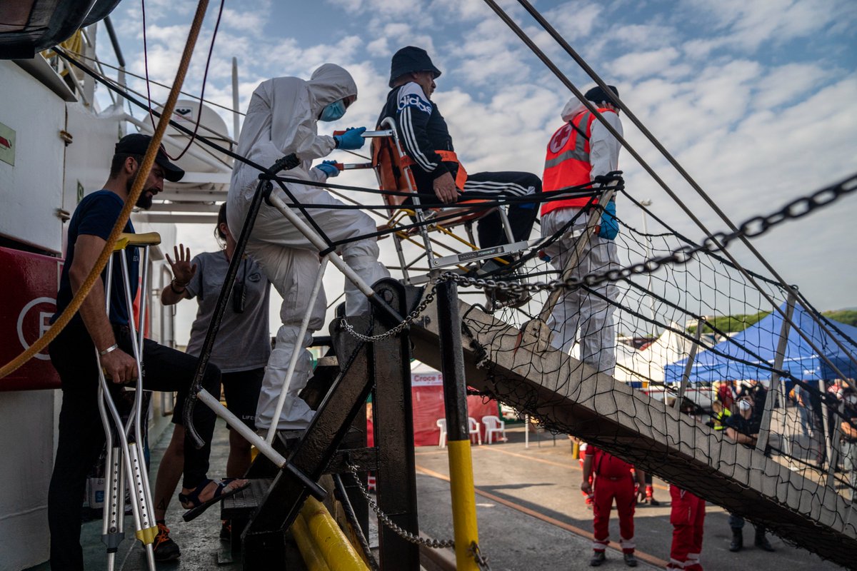 La historia de Yaser Thane Alrshedat comienza en #Siria, una tierra azotada por una guerra que desde hace más de una década mata y mutila a centenares de miles de inocentes.

El propio Yaser fue herido en una pierna por una bomba. Perdió su trabajo, pero no la esperanza: no podía