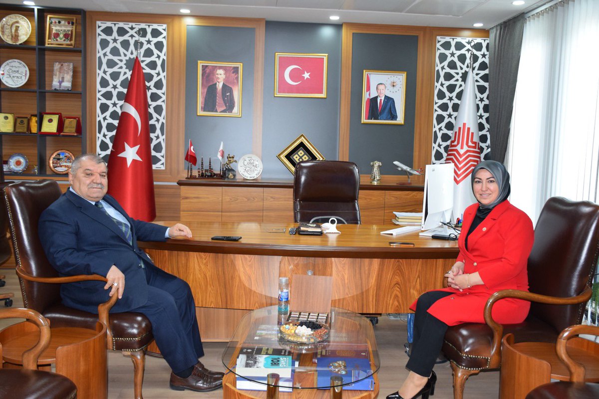 Bugün Vakıflar Bölge Müdürlüğümüzü ziyaret ettim. Ulu Cami minaresi ve diğer kullanım alanlarındaki çalışmalar, yeni yapılan iş hanı ve 2024 yılında şehrimizde yapılacak diğer restorasyon çalışmaları hakkında yaptığı bilgilendirmeler için