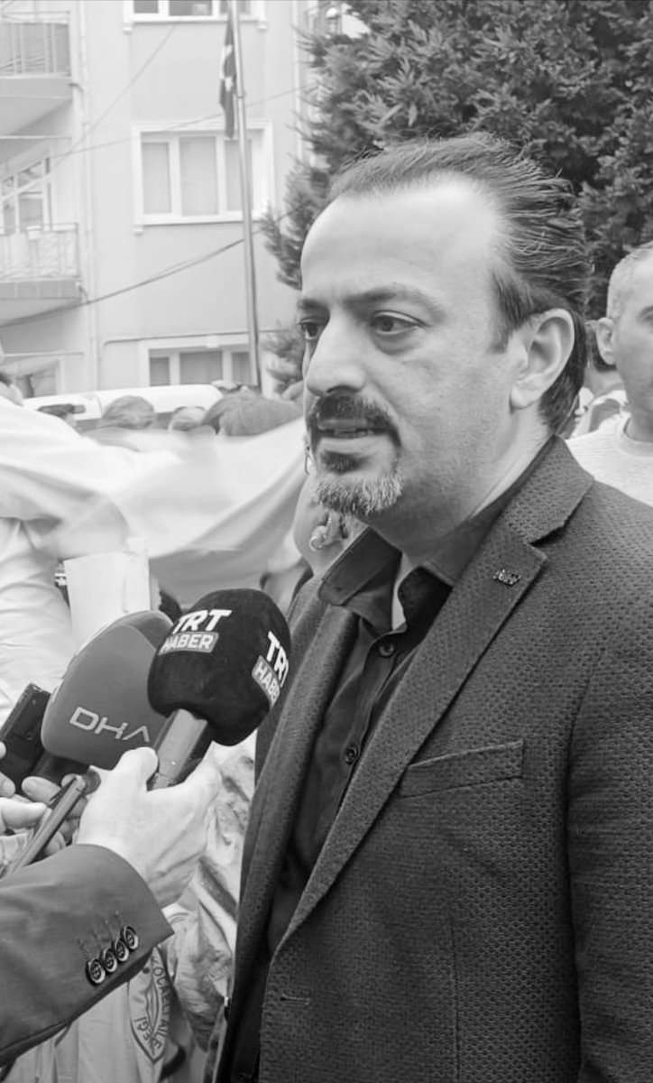 drkatanas's tweet photo. Savaşta bile ibadethaneler gibi kutsal sayılan sağlık merkezlerine düşman bile dokunmazken, barışta kendi yurttaşlarımız tarafından sergilenen bu tavrı anlamak mümkün değildir.
*Sağlık çalışanları sadece vatandaş tarafından değil, maalesef idare tarafından da başa çıkılması mümkün olmayan iş yükü ve mobbing altında ezilmektedir.
Sağlık çalışanına yönelik şiddet terörü sona erdirilinceye kadar bizler meydanlarda emekten gelen gücümüzü örgütlü ve sürekli olarak sergilemeye devam edeceğiz. Her zamankinden daha güçlü ve kararlıyız.
Herkesi tekrar uyarıyoruz, sağlık çalışanına yönelik bu terör eylemleri bitmez ise bir gün mutlaka DOKTORSUZ kalacaksınız… 
@saglikbakanligi @AHEF2008 #SABİM2023