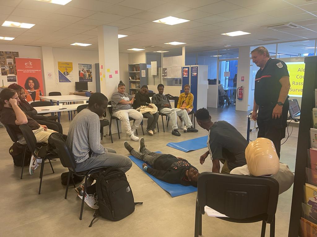 École de la 2e Chance en Seine et Marne (@e2c77) on Twitter photo Merci au <a href="/Sdis77/">Sapeurs-Pompiers 77</a> pour son intervention de qualité auprès de nos stagiaires de l'#E2C77 #Chelles : Atelier de sensibilisation aux gestes qui sauvent👍🏻☺️
Les jeunes ont bien apprécié cette expérience ! Merci au <a href="/Sdis77/">Sapeurs-Pompiers 77</a> pour son intervention de qualité auprès de nos stagiaires de l'#E2C77 #Chelles : Atelier de sensibilisation aux gestes qui sauvent👍🏻☺️
Les jeunes ont bien apprécié cette expérience !