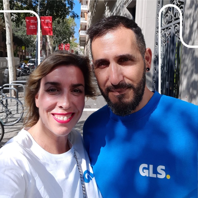 GLS_Spain's tweet photo. Más que una jornada de reparto. Esto es el #Driverday 💙📦
✅ Recorrer la última milla para entender cada centímetro
✅ Recoger el feedback de nuestro personal de reparto
✅ Detectar posibles mejoras para nuestro servicio
¡Viva el #Driverday!
#GLSSpain