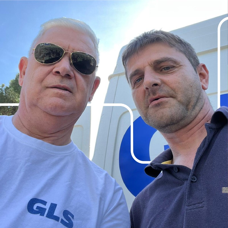 GLS_Spain's tweet photo. Más que una jornada de reparto. Esto es el #Driverday 💙📦
✅ Recorrer la última milla para entender cada centímetro
✅ Recoger el feedback de nuestro personal de reparto
✅ Detectar posibles mejoras para nuestro servicio
¡Viva el #Driverday!
#GLSSpain