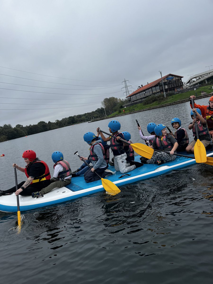 Vernon56KS2's tweet photo. Another lovely afternoon at Water Sports for Year 5! Hereβs some of the things the mega paddle boarders got up to! #VPPPE https://t.co/enQ6hhV28X