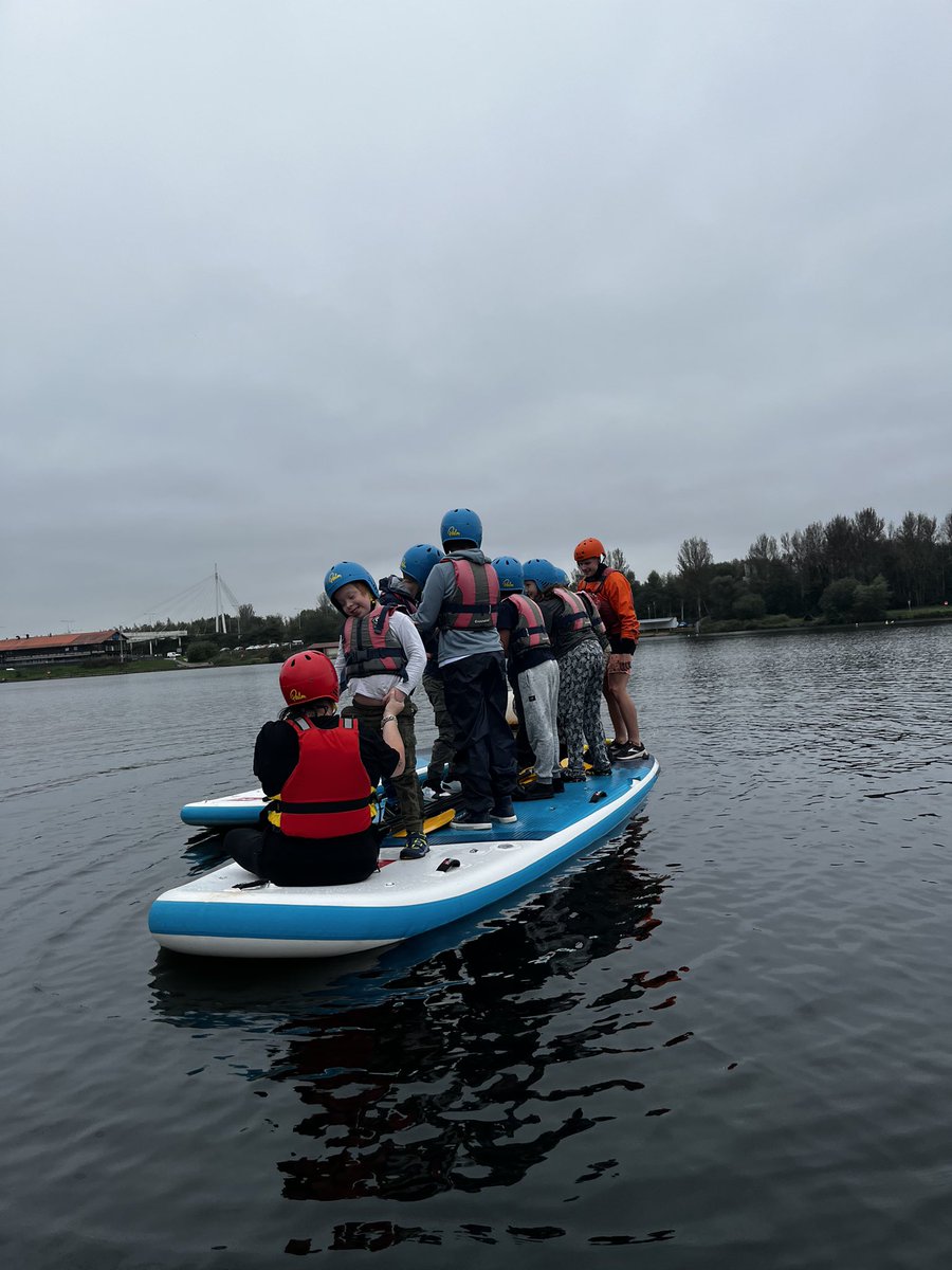 Vernon56KS2's tweet photo. Another lovely afternoon at Water Sports for Year 5! Hereβs some of the things the mega paddle boarders got up to! #VPPPE https://t.co/enQ6hhV28X