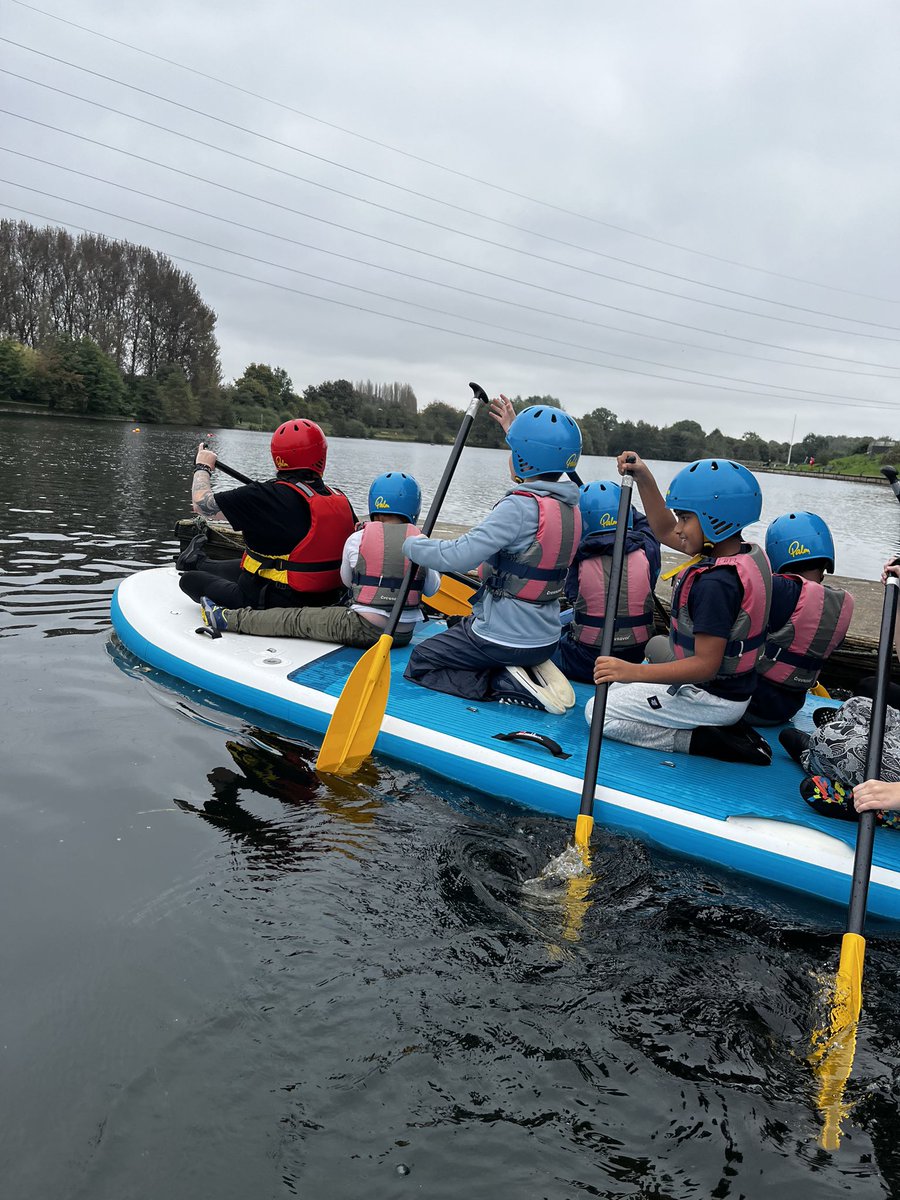 Vernon56KS2's tweet photo. Another lovely afternoon at Water Sports for Year 5! Hereβs some of the things the mega paddle boarders got up to! #VPPPE https://t.co/enQ6hhV28X
