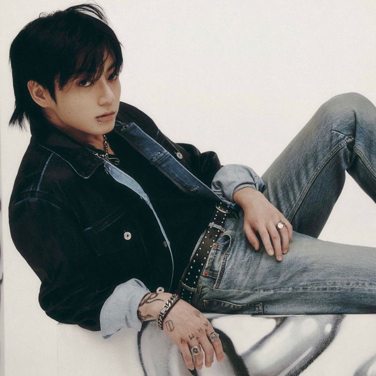 به کوکی رای دادین امروز ؟🤨

I vote #Jungkook for
#KoreanArtistoftheYear at
#PopGoldenAwards 2023