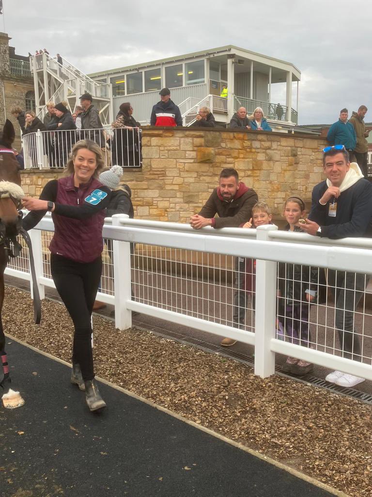 Catriona Bissett tweet media