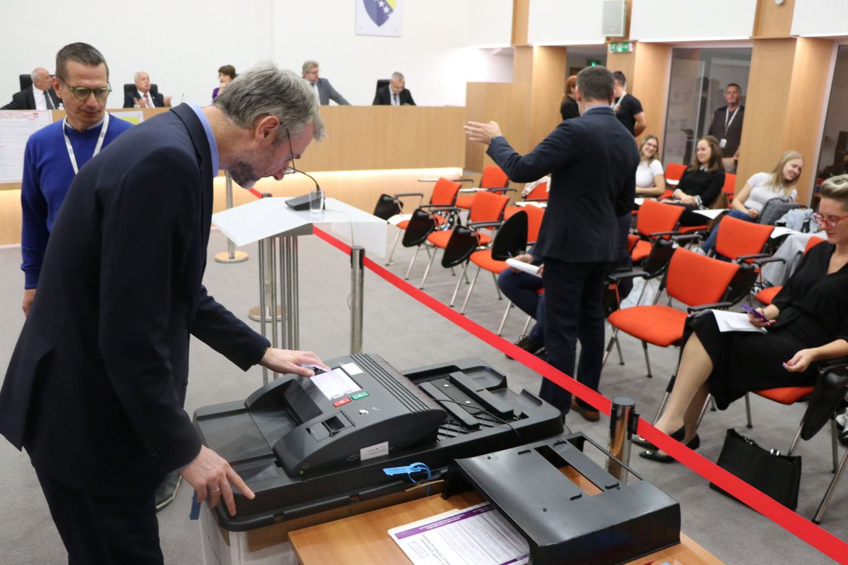 Ministarstvo komunikacija i prometa BiH (@mkpbih) on Twitter photo Puna podrška uvođenju skenera na biralištima u BiH
Ministar komunikacija i prometa Bosne i Hercegovine <a href="/EdinForto/">Edin Forto</a> prisustvovao je danas u prostorijama Centralne izborne komisije prezentaciji novih tehnologija u izbornom procesu. Puna podrška uvođenju skenera na biralištima u BiH
Ministar komunikacija i prometa Bosne i Hercegovine <a href="/EdinForto/">Edin Forto</a> prisustvovao je danas u prostorijama Centralne izborne komisije prezentaciji novih tehnologija u izbornom procesu.