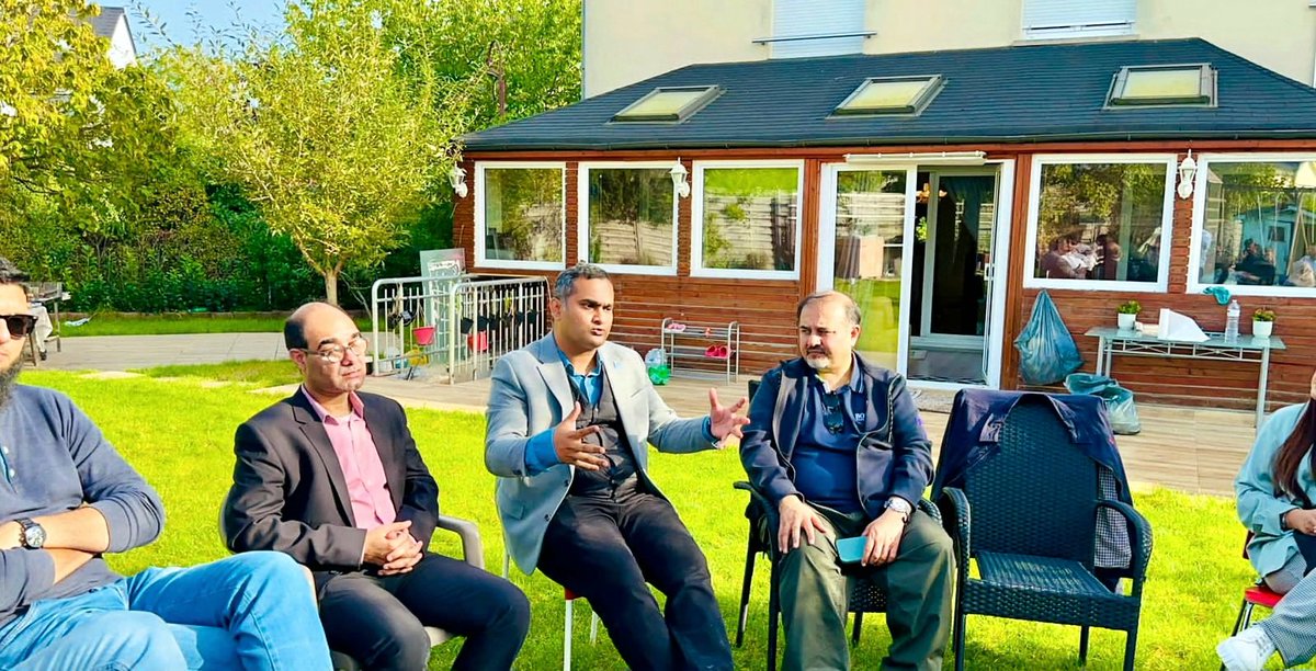 The Embassy joined an interaction with recently arrived 🇵🇰 students in 🇱🇺. The meeting provided a good opportunity to discuss issues and explore pathways for increasing collaboration. 
<a href="/ForeignOfficePk/">Ministry of Foreign Affairs - Pakistan</a> 
<a href="/PkPublicDiplo/">Public Diplomacy Pakistan</a>