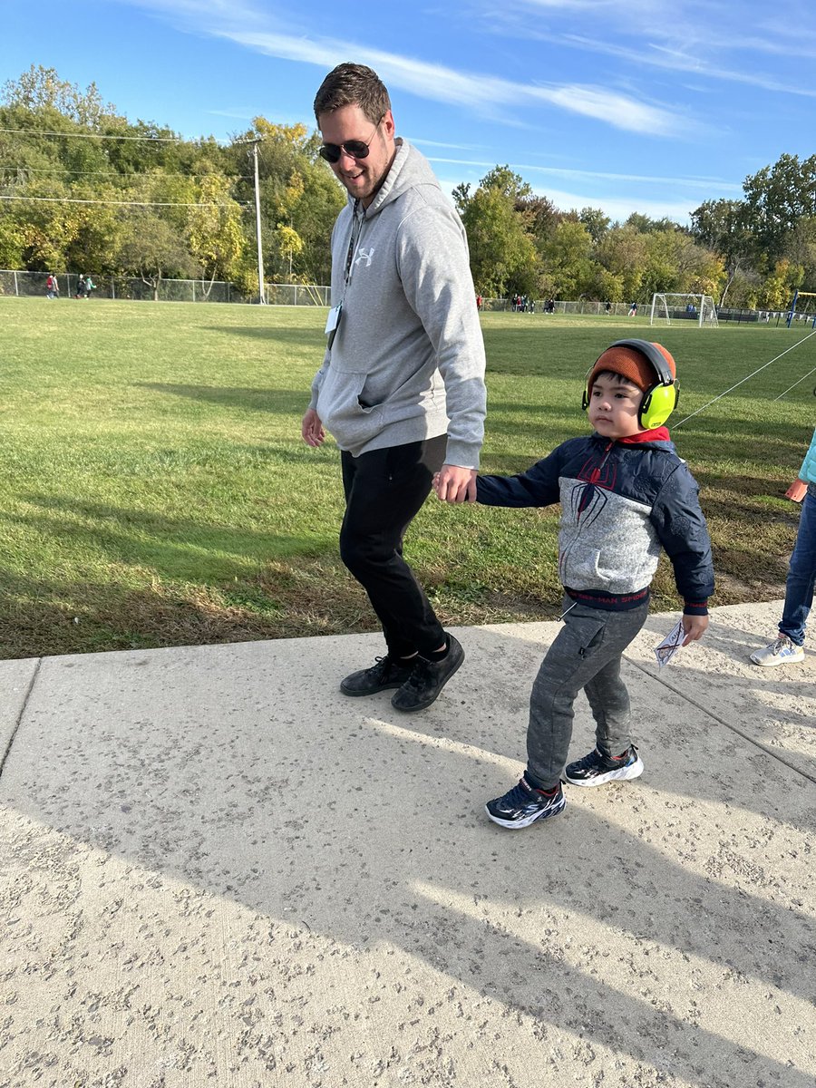 Miss Dixon tweet media