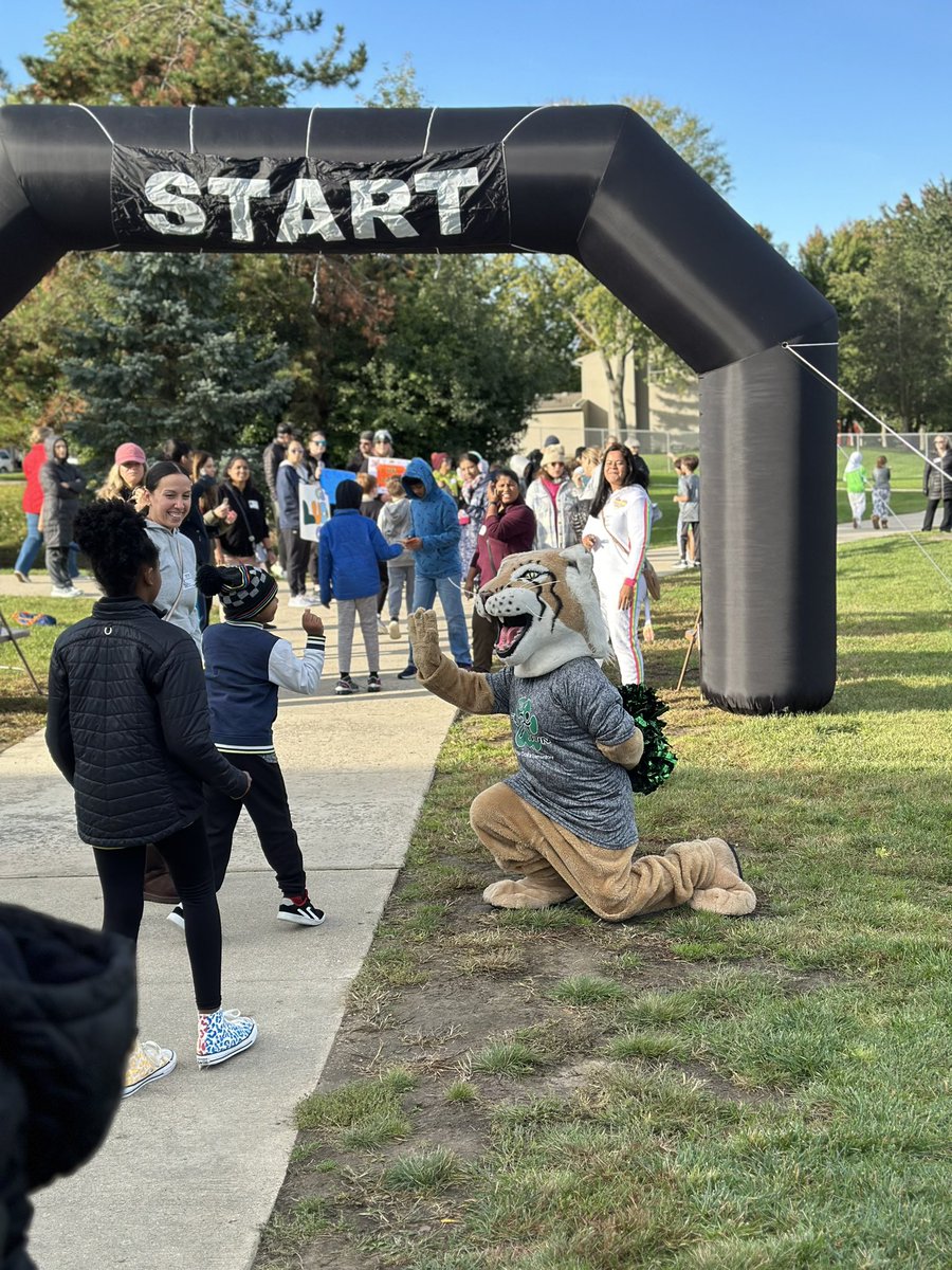 Miss Dixon tweet media