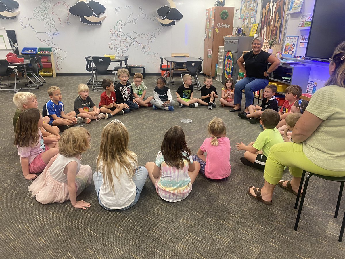 Always something fun going on in the elementary! 🧩 🧮📏 #StepUp3R #inspireinnovation