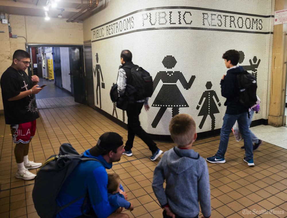 DBeekman's tweet photo. Metro has zero. Only one light-rail station has them. Stores are restricting access. The city has just one with flushing toilets that's 24/7. Which makes life harder for almost everyone... Seattle has a restrooms problem https://t.co/Rq7MBmxSnt (w/ @annaleapatrick @dkimreports) https://t.co/4fBoXvZC4Y