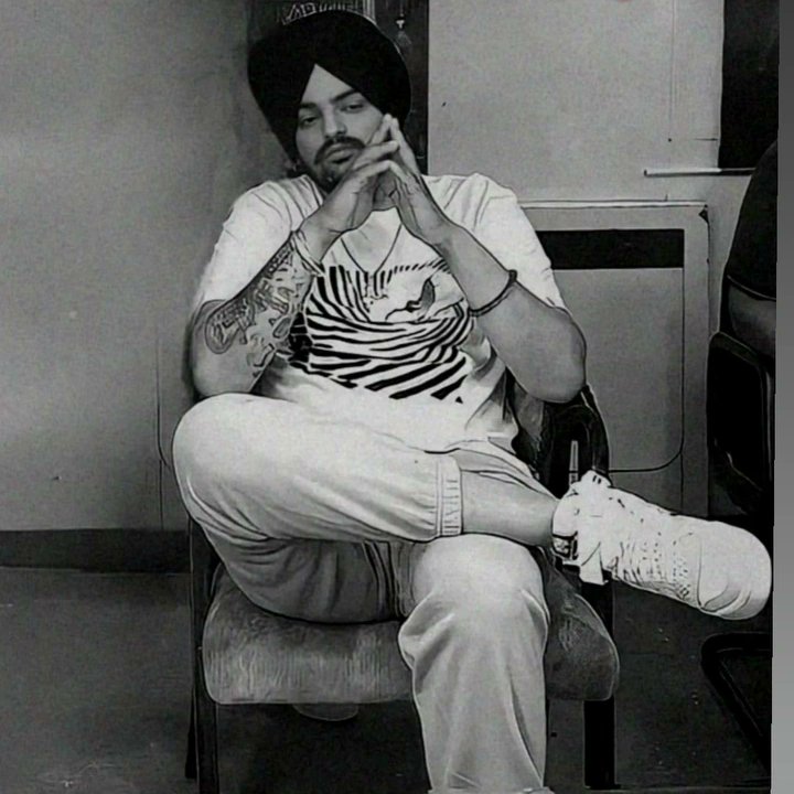 simuji_kamboj's tweet photo. ਭਰੇ ਹੁੰਗਾਰਾ ਸਿੱਧੂਆ ਨਾ ਓਏ ਬੁੱਤ ਤੇਰਾ
ਦੱਸ ਕਿਸ ਨੂੰ ਮਾਪੇ ਤੇਰੇ ਜਾ ਕੇ ਹਾਲ ਸੁਣਾਵਣ ਓਏ

ਦੌਰ ਬਦਲ ਕੇ ਰੱਖ ਦਿੱਤਾ ਤੂੰ ਇਕ ਦੋ ਸਾਲਾਂ ਚ
ਹੁਣ ਗੁਜ਼ਰੇ ਨਾ ਜੋਂ ਵਕਤ ਓਹਨੂੰ ਕਿਵੇਂ ਗੁਜ਼ਾਰਨ ਓਏ,,,!!
#JusticeForSidhuMoosewala https://t.co/1hP3VrZTmm
