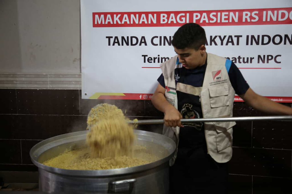 DrEvaChaniago's tweet photo. MAKANAN SIAP SANTAP TANDA CINTA RAKYAT INDONESIA BAGI PARA PASIEN DI RUMAH SAKIT INDONESIA GAZA UTARA. 

Mohon doanya semoga Allah mudahkan!! 9 Oktober 2023.

2900 ORANG CEDERA, 560 WARGA GAZA MENINGGAL. Kemkes Gaza.

إنا لله وإنا إليه راجعون

Emergency!! Kemkes Gaza butuh bantuan obat-obatan, Ribuan pasien butuh obat-obatan. Dan makanan bagi pasien.

Call Center NPC Lembaga filantropi
https://t.co/Bl2SsDO5Cs

Dukungan bantuan obat-obatan dan bantuan emergency.

BSI  712 9559 688
BCA  165 600 9595
BNI  69 0009 0089
BRI  044 2010 0131 3307
AN. Yayasan Nusantara Palestina Center.

Bantu Share ya demi kemanusiaan 🙏🏻

#GazaUnderAttack #FreePalastine 

dari @Abdillahonim