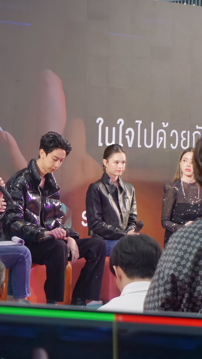 mktforally's tweet photo. Fresh Face of Maybelline" ร่วม Talk ความรู้ด้านสุขภาพจิต​ ในงาน​ Brave Together​ นำเสนอผ่านคอนเซปต์ "Break The Wall In Your Heart" ทลายกำแพงในใจไปด้วยกัน 🤍🖤

#BraveTogetherTH #MaybellineThailand 
꒰ #ALLY #allynitibhon #แอลลี่ ꒱ https://t.co/D8FGEDgywq