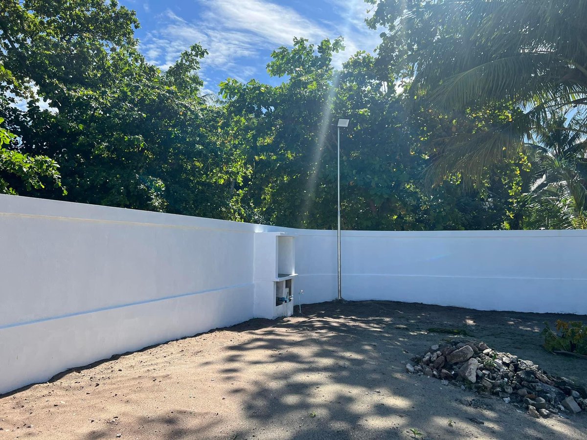 KinolhasC's tweet photo. ގަބުރުސްތާނުގެ މަސައްކަތް ނިންމުން(.) މިމަސައްކަތް ކުރެވިފައިވަނީ އޯކިޑްވިލާ އިންވެސްޓްމަންޓާއި ހަވާލުކުރެވިގެން
@lgaMaldives https://t.co/RqTq3kWee7