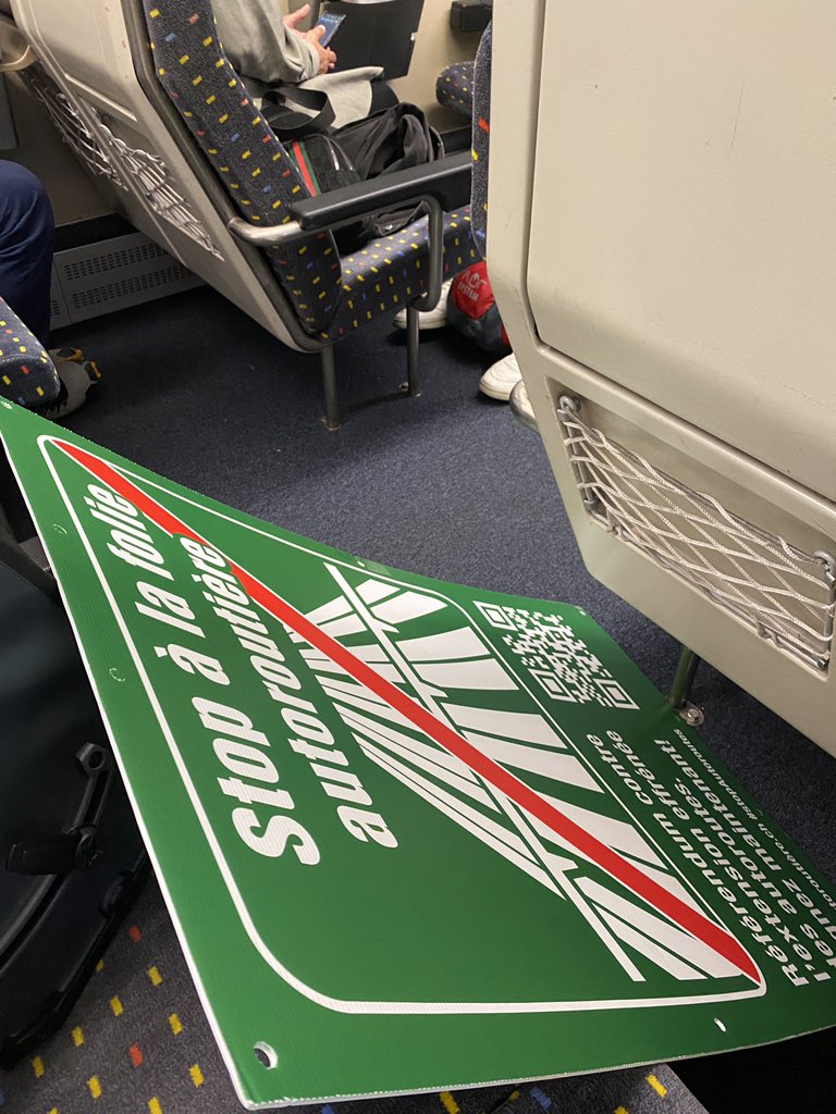 Demain commence le référendum contre les extensions autoroutières inutiles et contreproductives, dont le volet vaudois entraînera la disparition de plus de 100’000 m2 de zones agricoles et 20’000 m2 de forêts!
-> signez et faites signer! 
🚘🚘🚘🚘🚘🚘🚘🚘🚘🚘🚘