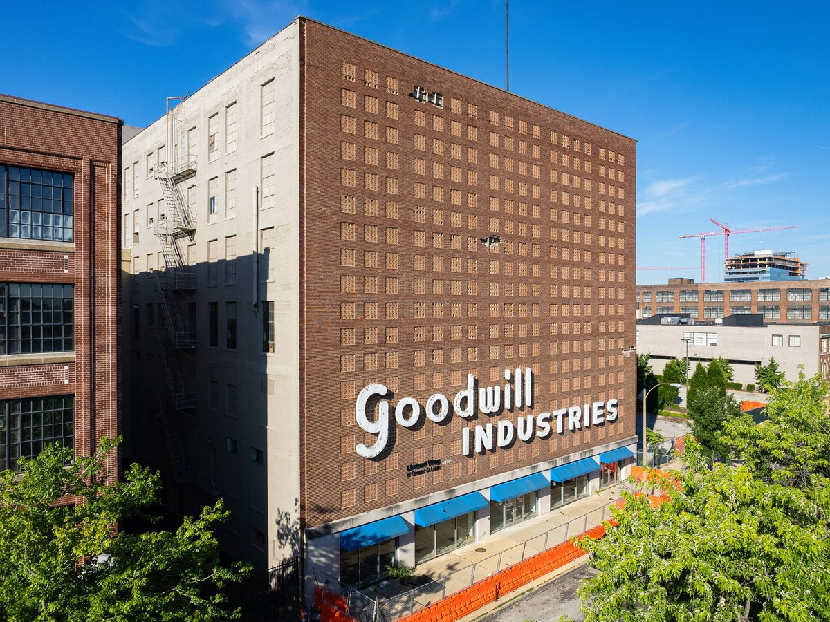 Chrucky's tweet photo. Goodwill Building \\ Raymond Maritz &amp; Sons \\ St. Louis, MO \\ 1962 https://t.co/snwbDCiMKu