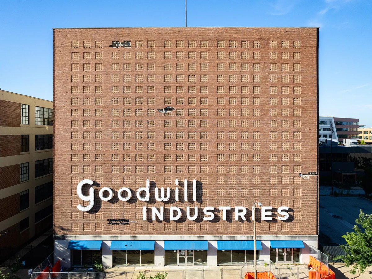 Chrucky's tweet photo. Goodwill Building \\ Raymond Maritz &amp; Sons \\ St. Louis, MO \\ 1962 https://t.co/snwbDCiMKu