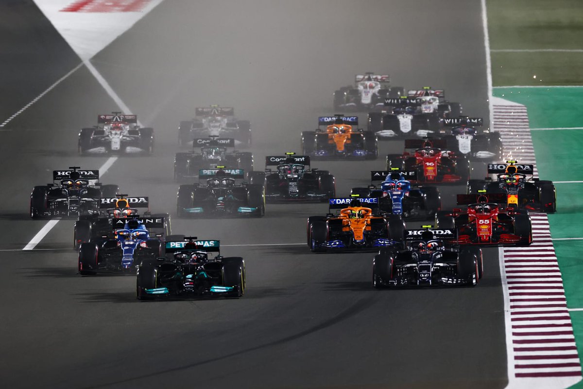 F1_Papi's tweet photo. #QatarGP 🇶🇦

Extraño a Bernie Ecclestone.

A Liberty no le interesa ni la vida de los pilotos, sólo le interesa el dinero

Un circuito de motos, calor extremo, 5 sesiones muy demandantes, un cambio de regulación improvisado que obligaba a ir al maximo, 5 pilotos desmayados. https://t.co/yt1jdhprpr