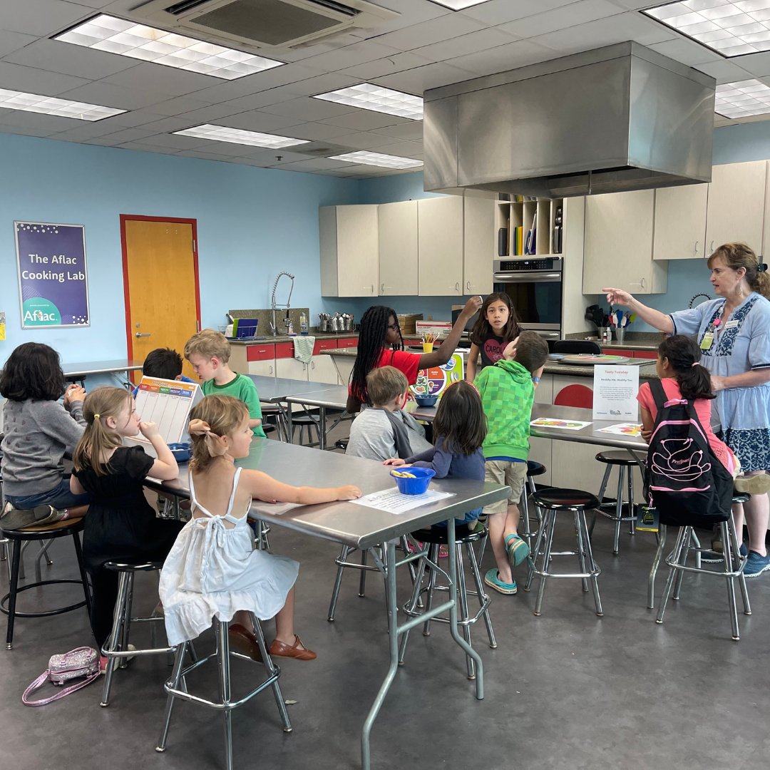 EdVenture's tweet image. We always practice fire prevention in the Cooking Lab, sponsored by @Aflac! For more information about Fire Prevention Week and ways to stay fire-safe in the kitchen and throughout your home, please visit the NFPA website at nfpa.org/Events/Events/…
#EdVenture #FPW #KitchenSafety