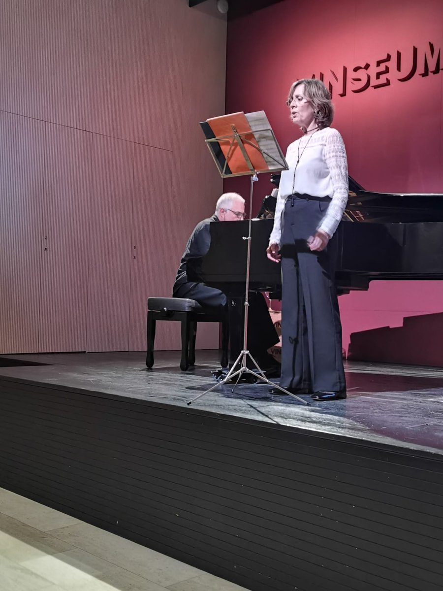 vinseum's tweet photo. #EncaraSom dins l'acte d'homenatge al @JosepSoler_ que dissabte ens va portar al museu els mestratges de la Montserrat Torrent i l'Agustí Bruach i la música del mestre Soler en forma de lied. #CulturaVilafranca amb @orguevilafranca i la Càtedra Llorens i Barba. #ElSoilaMemòria https://t.co/bXnMAp12OT