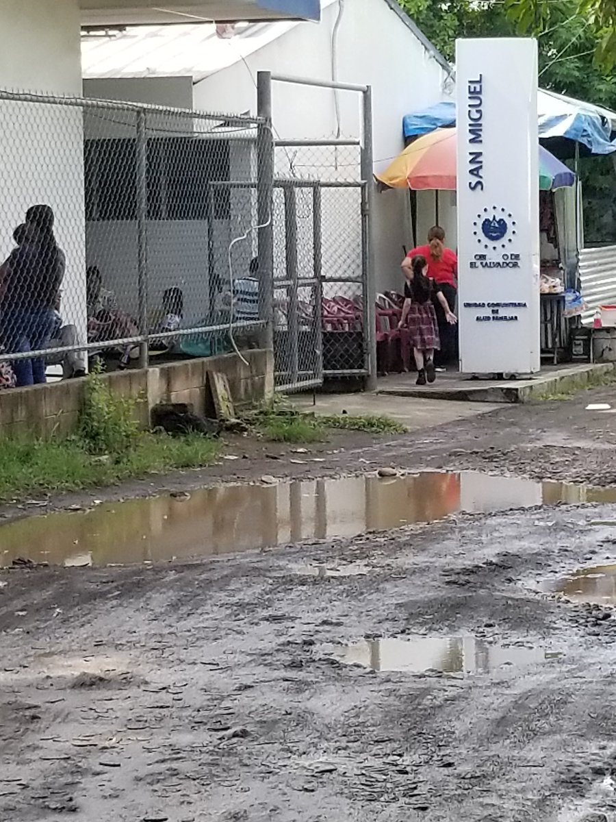 joseRod2169's tweet photo. Esta clínica dela Carrillo  está así porq el alcalde no ase nada como que no le inporta talvez  el presidente  bukele  lo mira y ase algo por esta clínica https://t.co/xmUcPmDWce