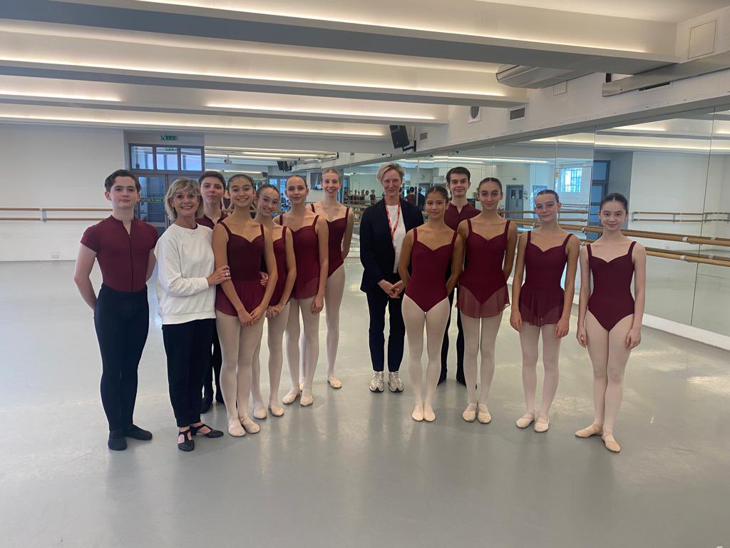 We're thrilled to welcome Kate Coyne, Artistic Director from Central School of Ballet to @lvballetschool! 🩰 Today, she'll be observing classes and chatting to our students. #londonvocationalballetschool