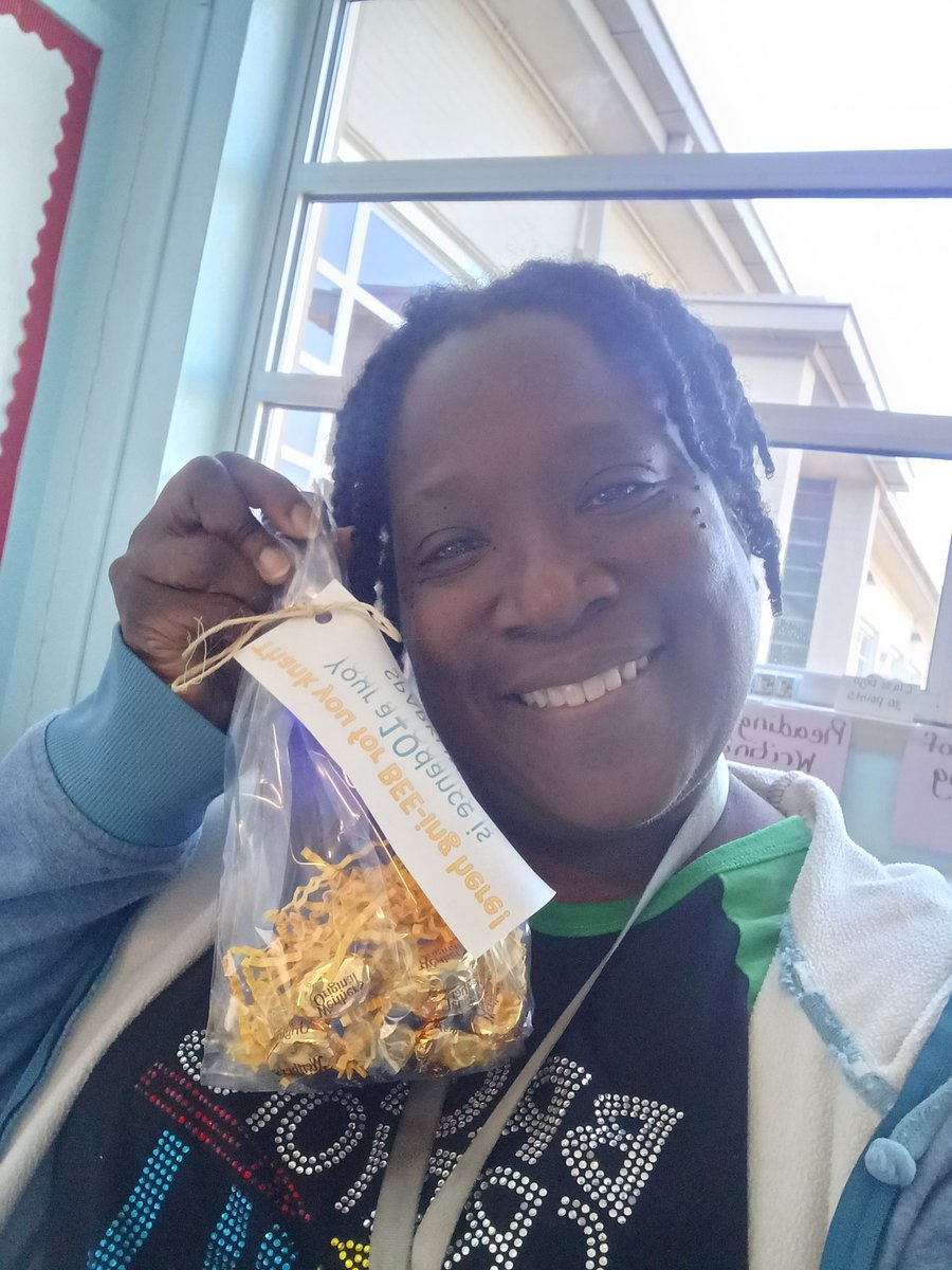 FlojeanO's tweet photo. #sparklingattendance Thank you for my lovely gift. @BurrusES https://t.co/F0zCJtjtLK