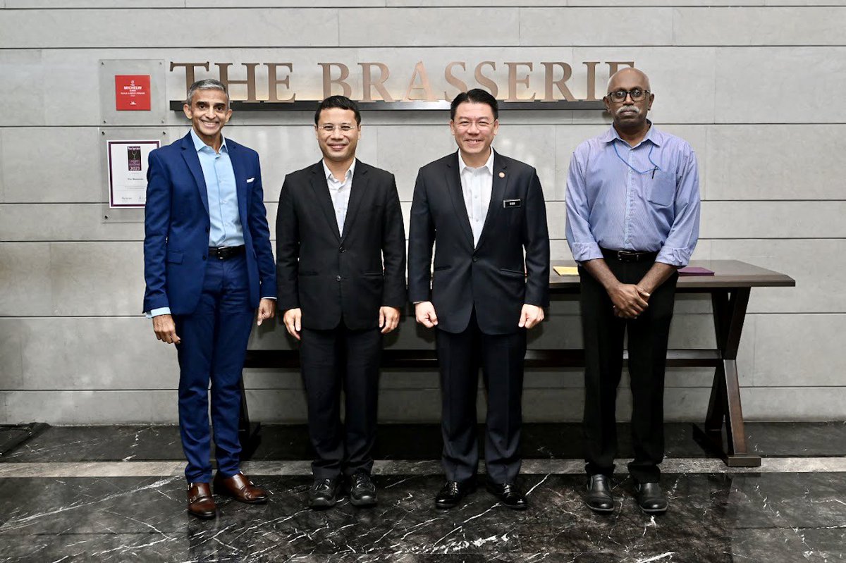 NgaKorMing's tweet image. It gives me a great pleasure to host Singapore’s Minister of National Development Desmond Lee who is on 4 days working visit to our country. @kpkt_gov is working to sign MOU with our neighbour in order to enhance our urban planning, affordable housing programme etc. #OneAsean