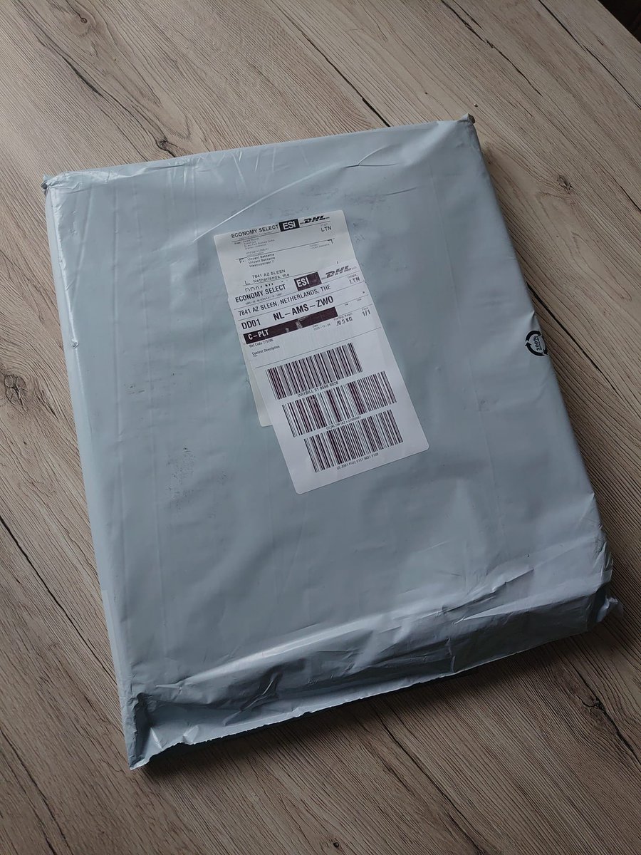 kijk <a href="/PostNL/">PostNL</a> nadat jullie tot 2 keer toe een bestelling hebben zoek gemaakt doet @DHLNL het wel goed.. binnen een week mijn bestelling uit Engeland binnen. <a href="/PostNL/">PostNL</a> kunnen jullie even aangeven waar ik mijn extra gemaakte verzendkosten kan declareren?