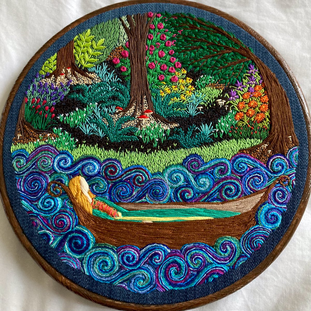 Well the wait is over. Here is my latest embroidery. It’s taken far longer than my usual but those swirls do take an age to stitch! Feel free to drift away… 😉🧵🌿🌺🌀
*completely freehand stitched, no patterns, paint or guide, just threads 🪡 #stitchedart  #thesewingsongbird