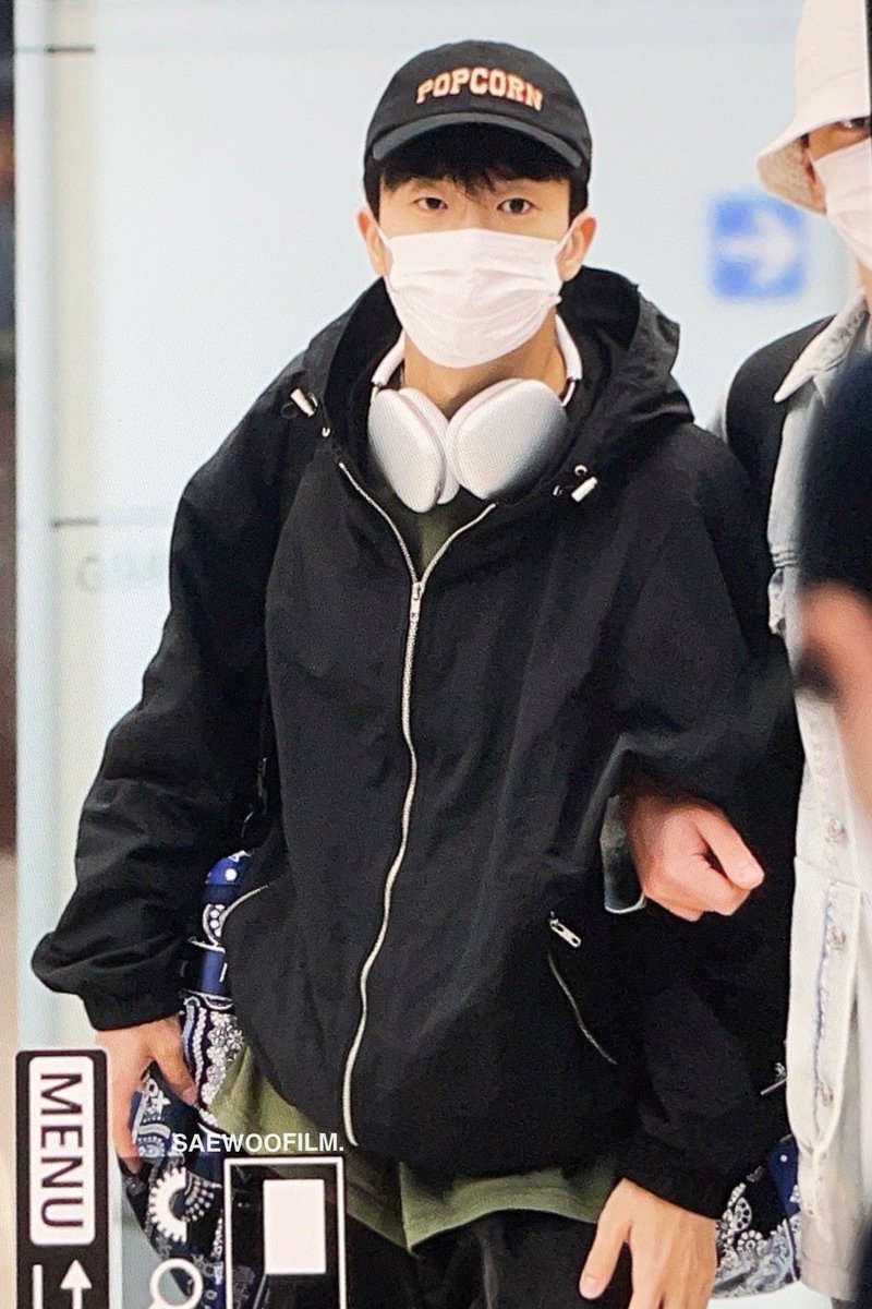 saewoofilm_WY's tweet photo. 231009 입국 잘가요팝콘보이🐾
#2PM #장우영 #우영 #WOOYOUNG https://t.co/Psz6ag4hJC