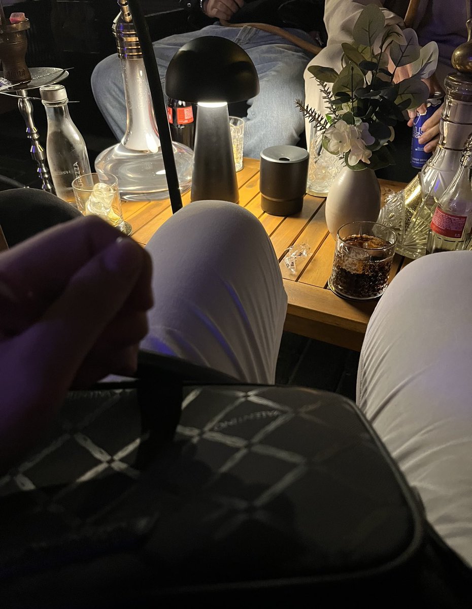 Kein Schummeln

Zeig dein:
-Sperrbildschirmhintergrundbild
-Hauptbilschrimhintergrundbild (ist gleich nur verschwommen oder so)
-letztes Lied
-letztes Bild